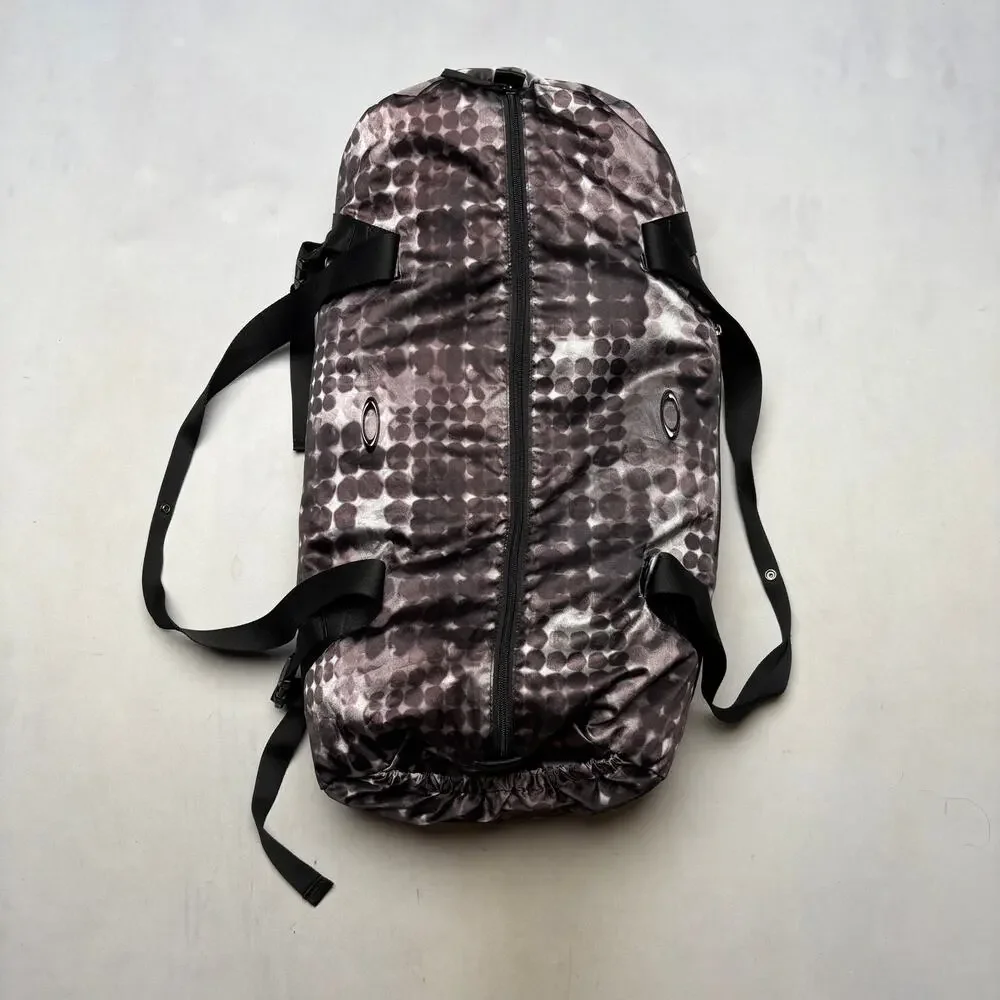 Oakley Gym Duffle Carry On Bag Mens 26x8.5 Geometric Workout Travel Gorpcore
